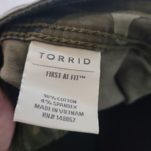 Torrid Size 22 Crop Aviator Skinny Stretch Twill Mid-Rise Pant Dark Camo - Picture 6 of 8